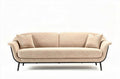 Beige bank van stof met metalen onderstel en twee bijpassende kussens 200 x 80 x 90cm